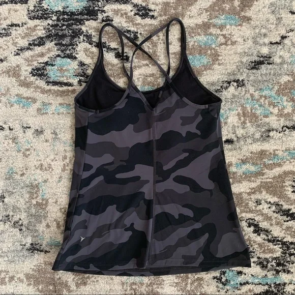 🎃 3/$30 Old Navy Active PowerSoft Grey and Black Camo Padded Strappy Tank Top - Picture 4 of 8